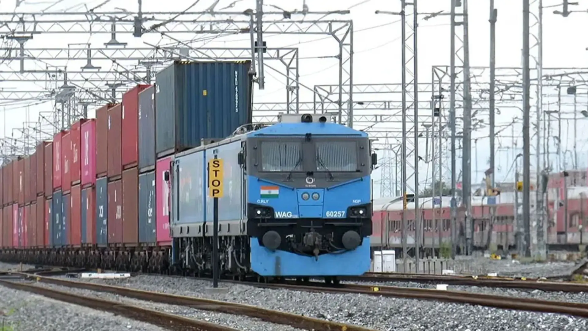 Read more about the article DFC Boost Cuts India’s Logistics Costs by 6%, Boosting Freight Efficiency