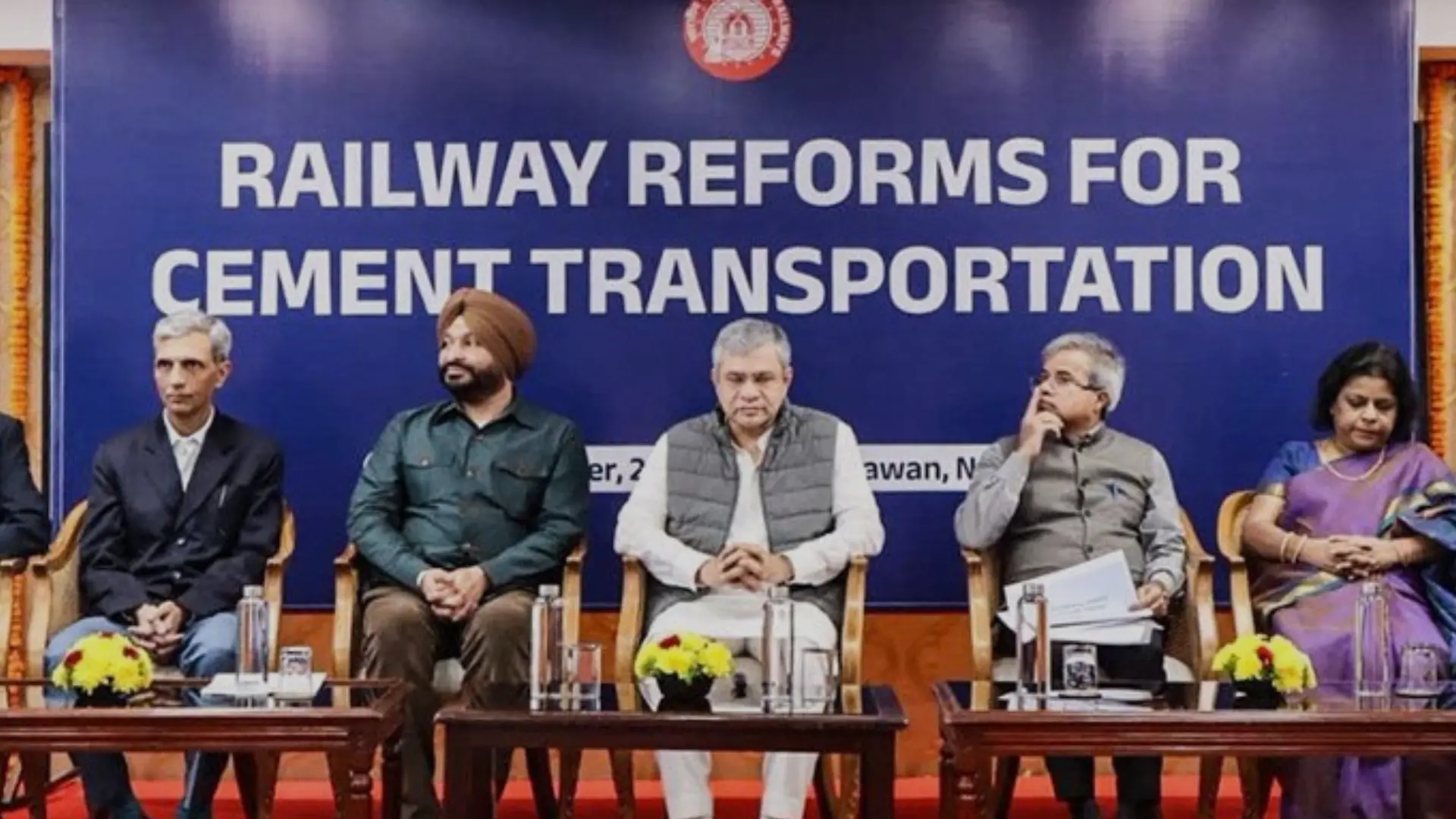 Read more about the article Railways Launch 90-Paise Flat Freight Rate for Bulk Cement Transport